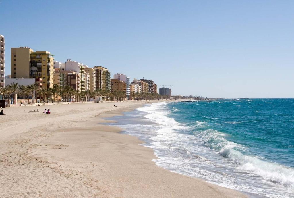 Apartamentos 16:9 Playa Suites Almeria Bagian luar foto