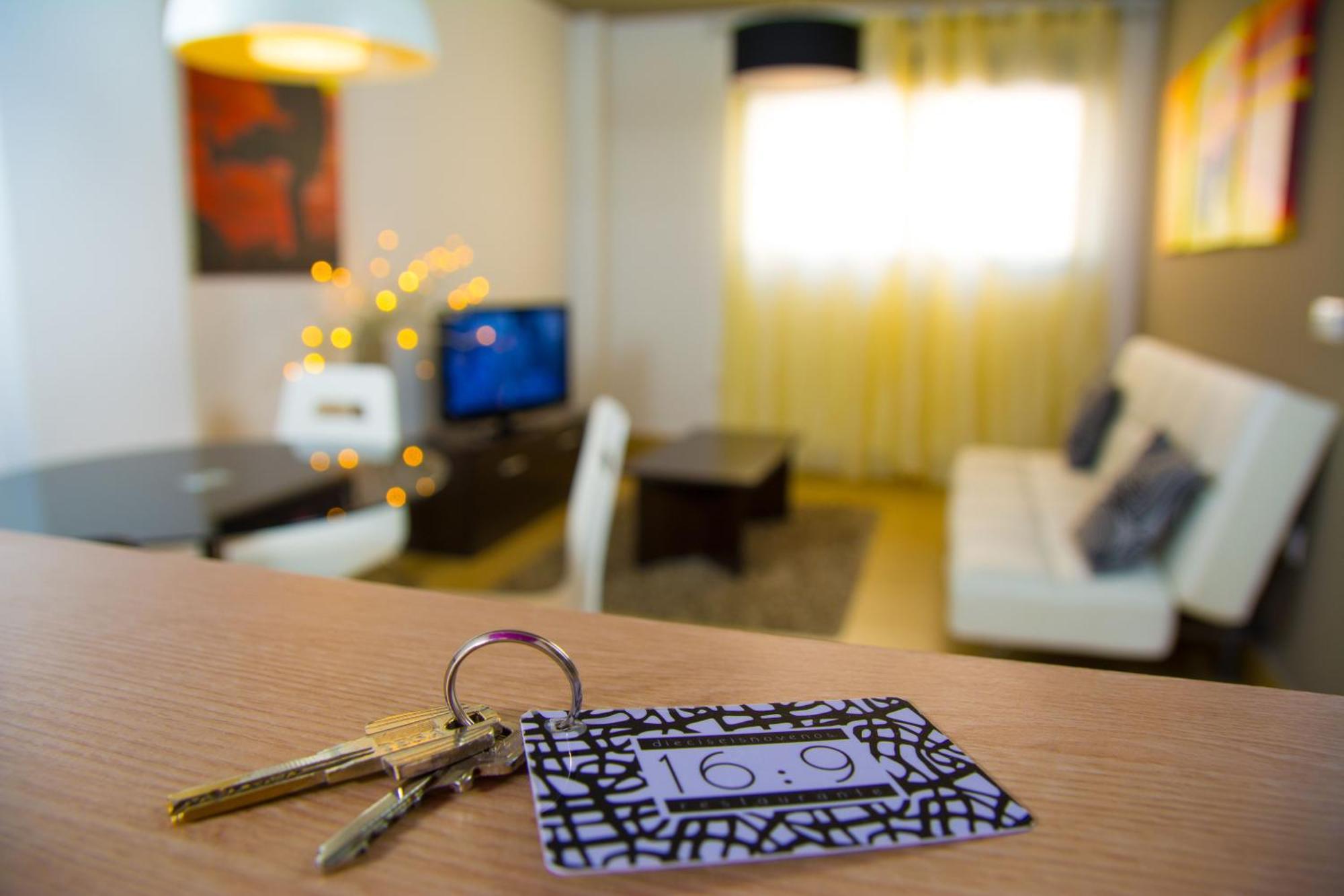 Apartamentos 16:9 Playa Suites Almeria Bagian luar foto