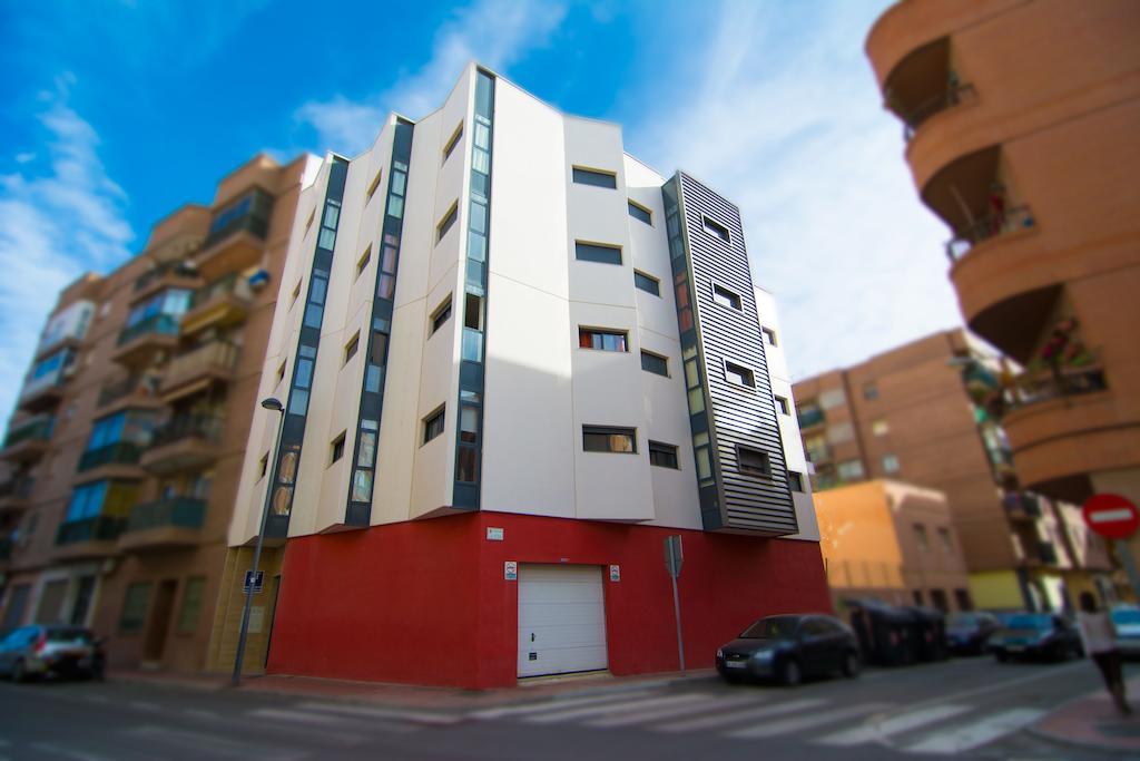 Apartamentos 16:9 Playa Suites Almeria Bagian luar foto